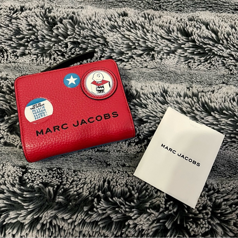The Marc Jacobs x Peanuts The Box Mini Compact Wallet Red Charlie Brown
